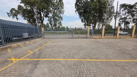 102 Cocopan Crescent